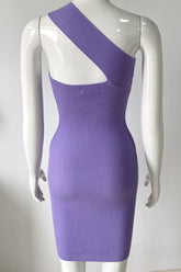 Kurzes Mini-Partykleid in Himmelblau mit einer Schulter